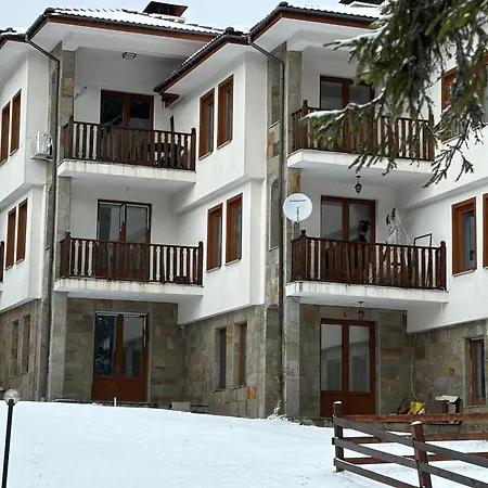 Forest Edge Apartment *