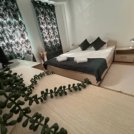 Forest Edge פמפורובו