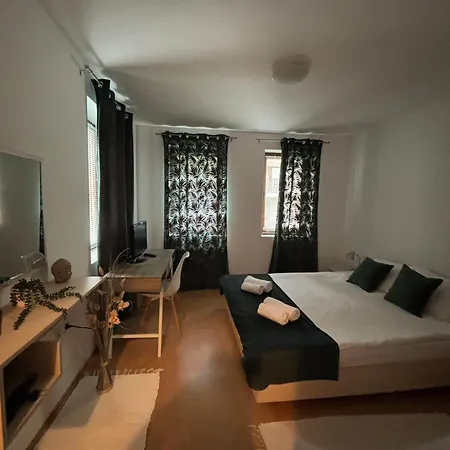 Forest Edge Apartment